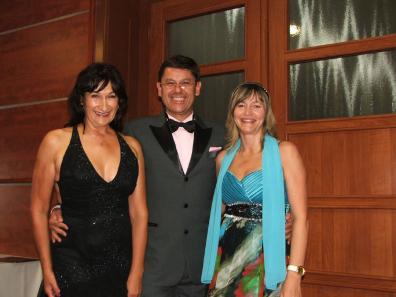 Dagmar Rusková s prezdentem Svazu učitelů tance a kolegyní. Dagmar Rusková s prezdentem Svazu učitelů tance a kolegyní.